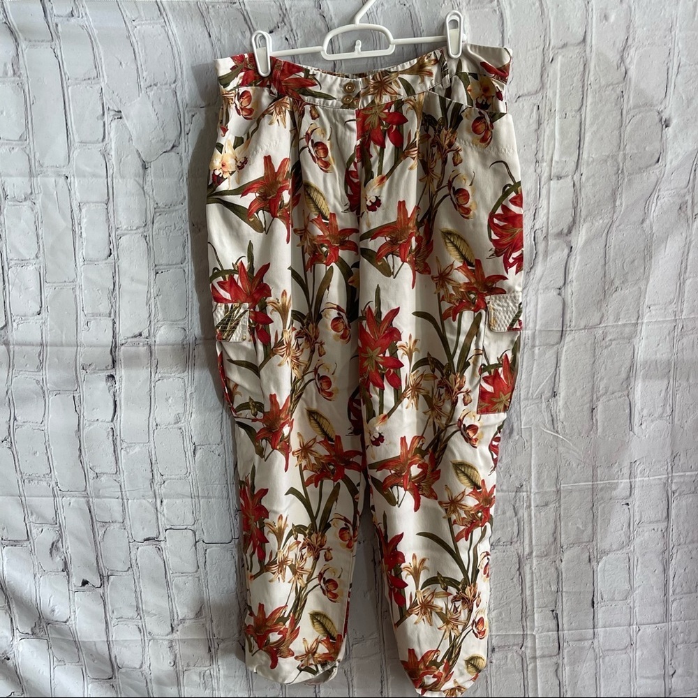 Chico's Floral Print Ankle Cut Pant Size: 2.5 (M)